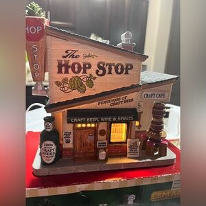 Lemax #95485 Harvest Crossing
Village THE HOP STOP 2019
Lighted Original Box